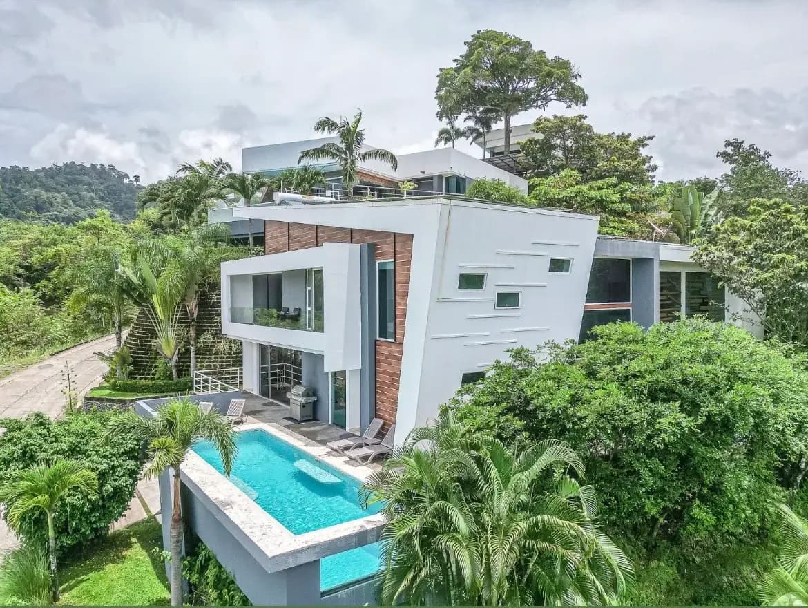 Villa De las Mariposas pool with ocean and jungle views in Playa Hermosa